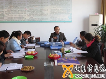 王良營(yíng)校長(zhǎng)作工作匯報(bào)_副本.jpg