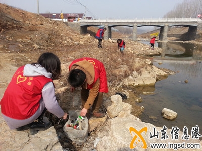 志愿者們拾撿白色垃圾_副本.jpg